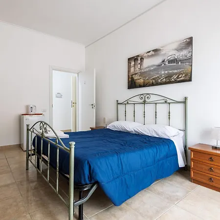 Roomors Of Naples